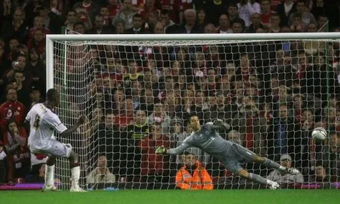 Ngày này năm xưa: Liverpool bị đội bóng hạng tư loại khỏi League Cup