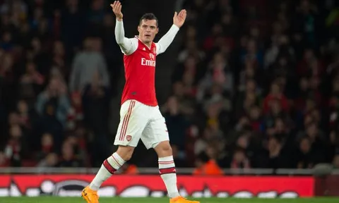 Granit Xhaka 'phát điên' sau khi bị Emery thay ra