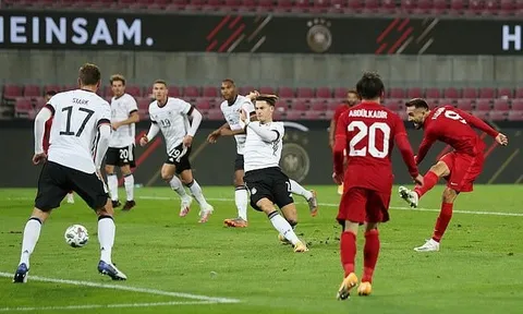 Allegri lên tiếng khi Juventus tiếp tục bị loại sớm ở C1