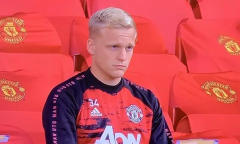 Donny van de Beek đã tự làm khó mình ở M.U
