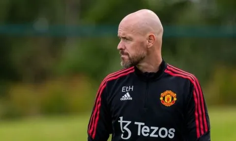Huyền thoại Liverpool bênh vực cách chuyển nhượng của Ten Hag