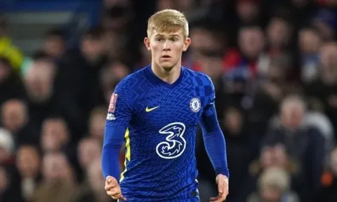 7 thống kê khó tin của Lewis Hall trong trận ra mắt Chelsea