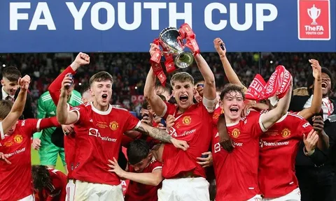Cầu thủ trẻ khiến Bryan Robson ấn tượng nhất Man Utd