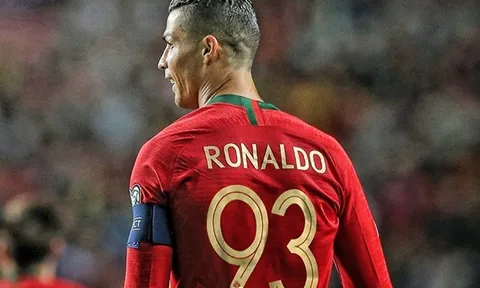 Rocket CR7 và 8 đại bác xuất sắc nhất lịch sử các ĐTQG hàng đầu