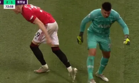 Không thể chấp nhận! Bị làm ngơ, sao Tottenham cay cú triệt hạ McTominay