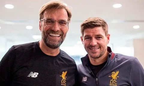"Gerrard thường xuyên liên lạc với Klopp và lãnh đạo Liverpool"