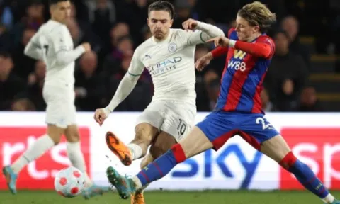 Man City sa lầy ở trận đấu muộn, ngôi đầu lung lay