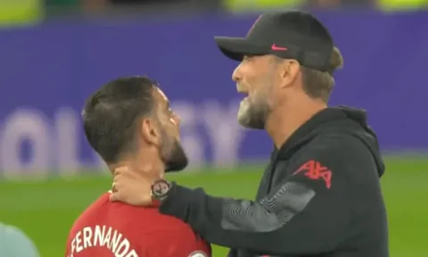 Klopp tiết lộ đoạn đối thoại với Bruno Fernandes