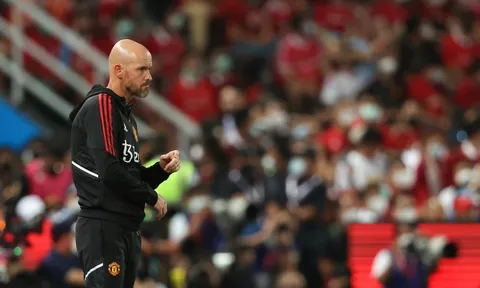 Hình ảnh bất ngờ của Ten Hag khi thắng Liverpool là lời cảnh báo cho M.U