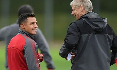 Arsene Wenger đã từng cười nhạo ý tưởng chiêu mộ Sanchez