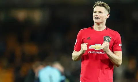 Fletcher: "Khi 17 tuổi, cậu ấy cao 1m70, đá số 10, và giờ đã cao 1m90"