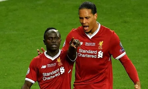 Mane: "Xin lỗi Van Dijk, đó phải là cậu ta trước cậu"