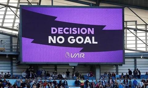 ''Giọt nước tràn ly'', các CLB Premier League đòi cải tổ VAR
