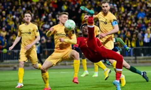 Mourinho bó tay, AS Roma lại thua sốc