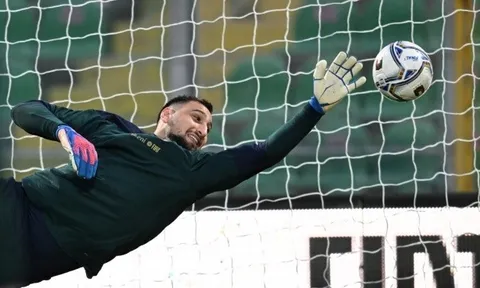 Donnarumma và kẻ thay Balotelli trên sân tập tuyển Ý trước trận chiến sinh tử
