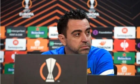 Xavi: "Barca khắt khe nhất thế giới"