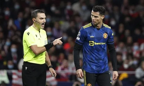 Ronaldo tỏ thái độ với trọng tài