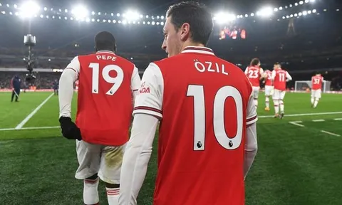 Arteta "nắn gân" Pepe và Ozil sau chiến thắng tưng bừng của Arsenal