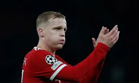 Ten Hag gây ngỡ ngàng cho Van de Beek trận đầu tiên dẫn dắt M.U