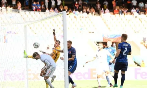 Hủy diệt Slovakia, Tây Ban Nha đụng độ Croatia tại vòng knock out