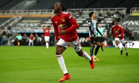 Aaron Wan-Bissaka xúc động mạnh sau khi ghi bàn thắng đầu tiên cho M.U