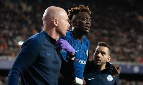 Abraham chấn thương nặng ra sao? Lampard có câu trả lời