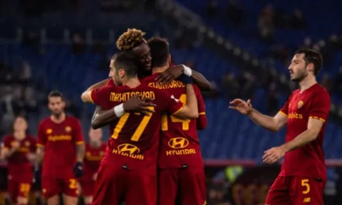 Abraham chắp cánh cho Roma lội ngược dòng chiến thắng