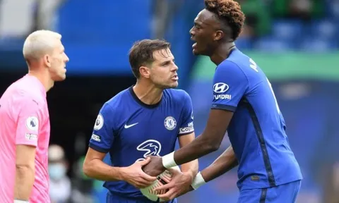 Abraham giành penalty với Jorginho, Lampard lập tức phá vỡ im lặng