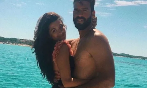 Adrian chơi tệ, vợ của Alisson bị fan Liverpool 'tấn công'