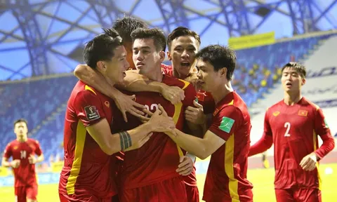 AFC ca ngợi ĐT Việt Nam, FIFA dành lời khen đến 1 cái tên