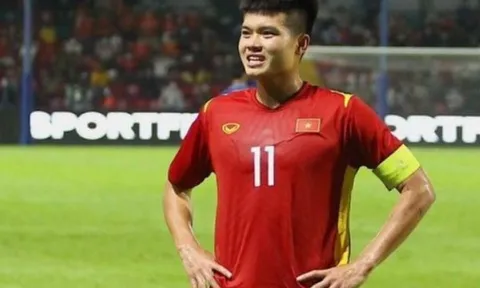 AFC so sánh bàn thắng của Văn Tùng với Van Basten