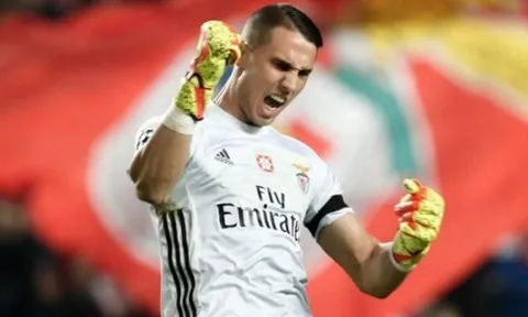 Ajax nhắm thương vụ sụp đổ của M.U