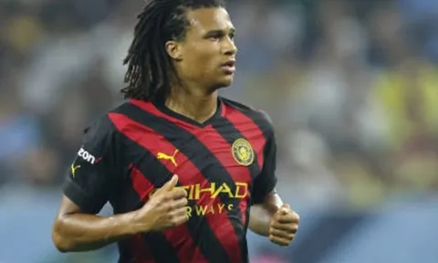 Ake phá vỡ im lặng sau khi không thể chuyển đến Chelsea