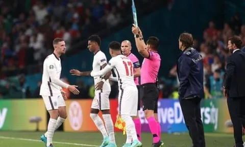 Alan Shearer đặt câu hỏi cho quyết định của Gareth Southgate