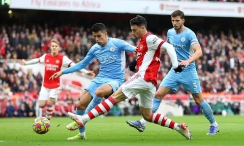 Alan Smith đánh giá cơ hội vào top 4 của Arsenal