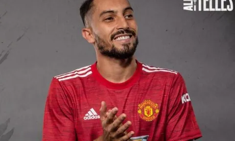 Alex Telles khoe muôn vàn sắc thái trong các áo đấu của Man Utd