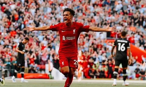 Alexander-Arnold: "Cậu ấy đặt cả thế giới dưới chân mình"