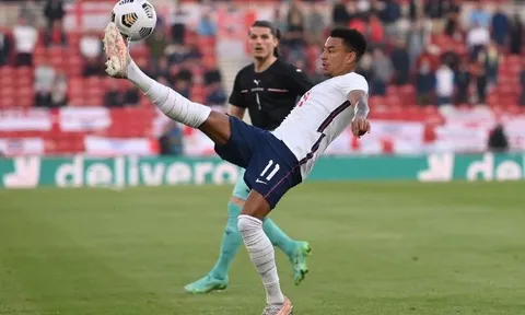 Alexander-Arnold dính chấn thương, cơ hội thứ 2 đến với Lingard?