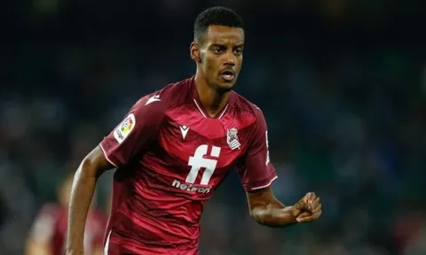 Alexander Isak có gì hơn các tiền đạo Arsenal?