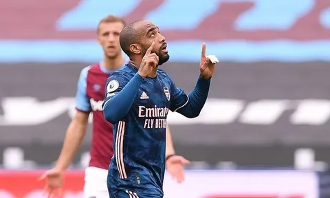 Alexandre Lacazette: “Các cầu thủ không tôn trọng chiến thuật của HLV”