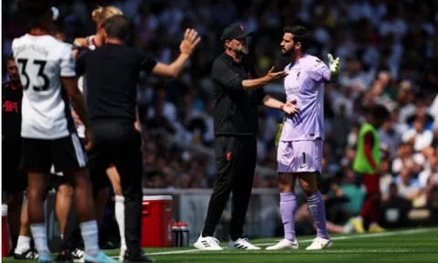 Klopp 'sấy tóc' toàn đội Liverpool