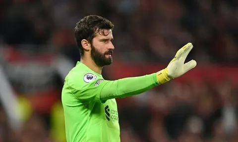 Alisson cảnh báo Liverpool