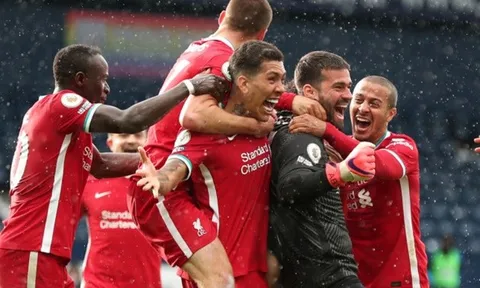 Alisson ghi bàn, Klopp choáng ngợp nói 1 lời