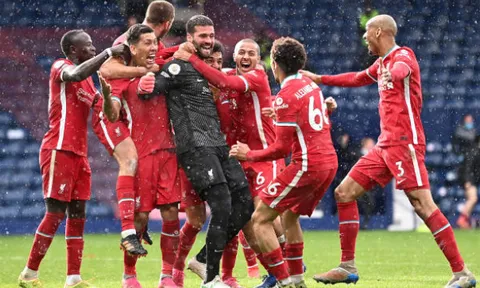 Alisson "giải cứu" phút 90+5, Liverpool áp sát top 4