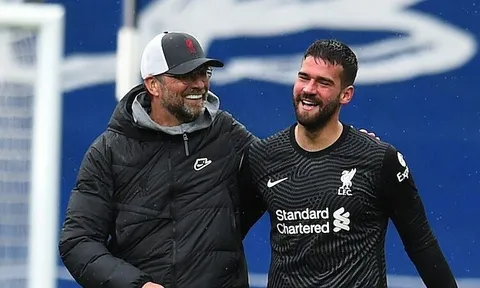 Alisson vừa nổ súng, Jurgen Klopp đã lên kế hoạch chiêu mộ thủ môn mới