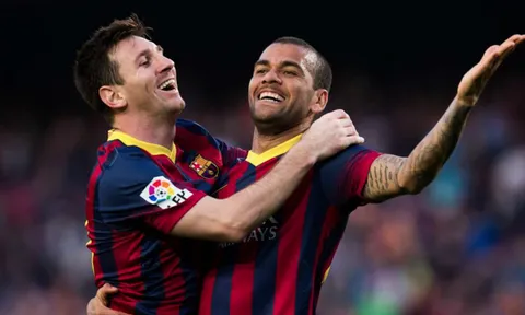 Alves: 'Messi không hạnh phúc tại PSG'