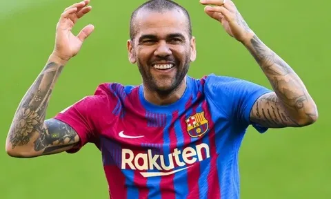 Alves nêu tên 3 hậu vệ phải đẳng cấp hiện tại