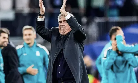 Ancelotti rơi nước mắt khi Real Madrid 'từ cõi chết trở về'