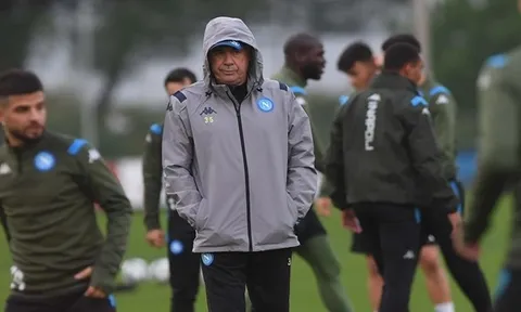 Ancelotti sắp bị sa thải, dàn sao Napoli như bị "mất sổ gạo"