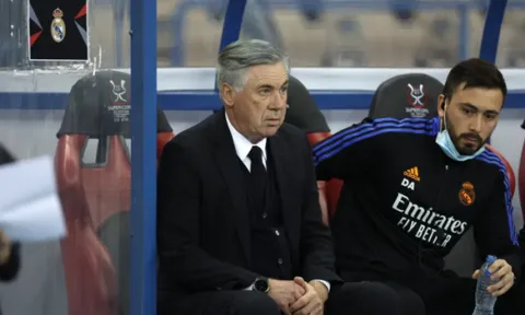 Ancelotti: "Tôi giận dữ với Pique"